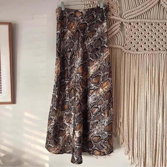 🔻SOLD🔻Zara Snake Print Slip Skirt - Picture 2 of 10